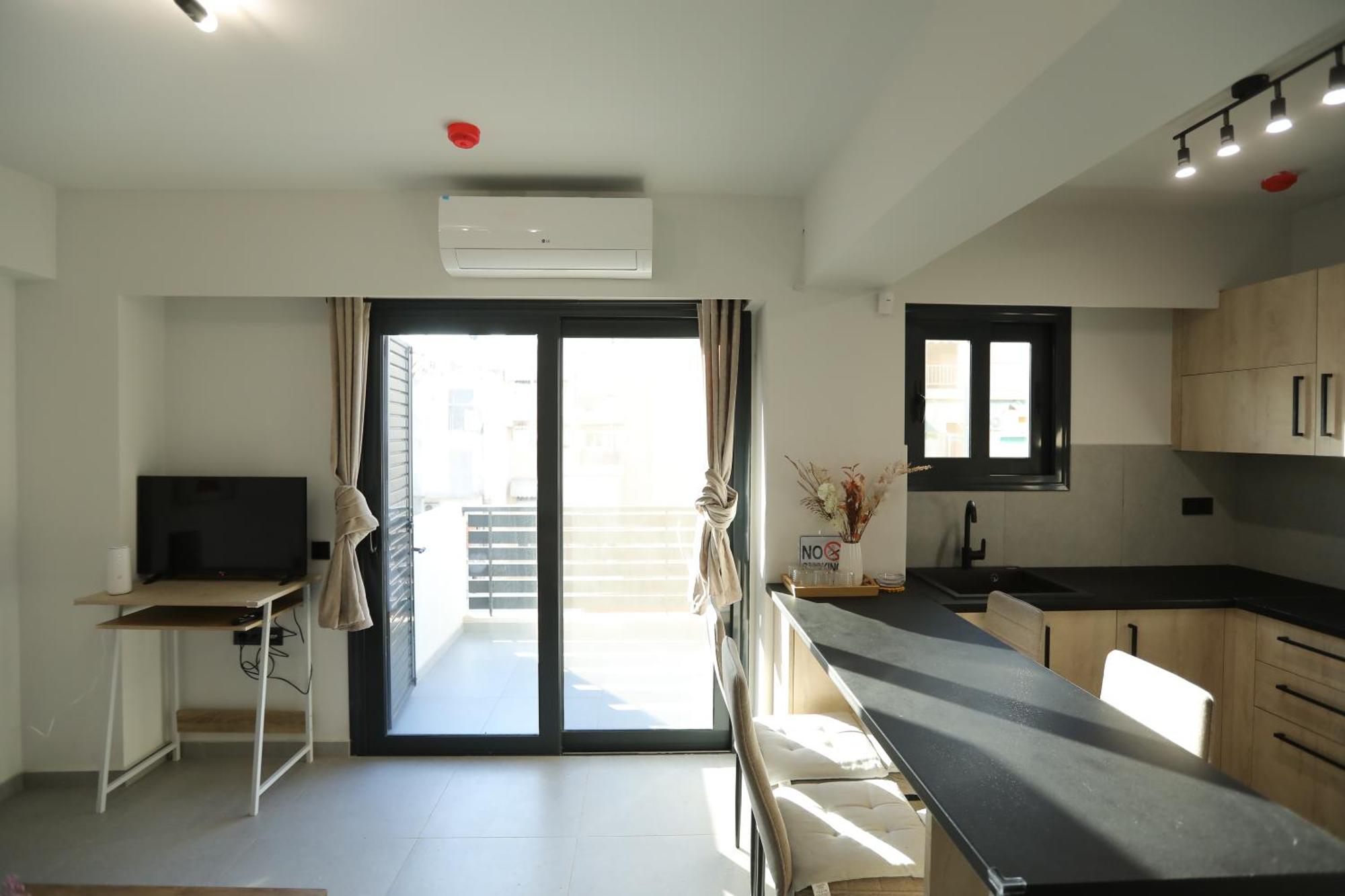Blossom House-at The Foot Of The Acroplis And Parking Available *
